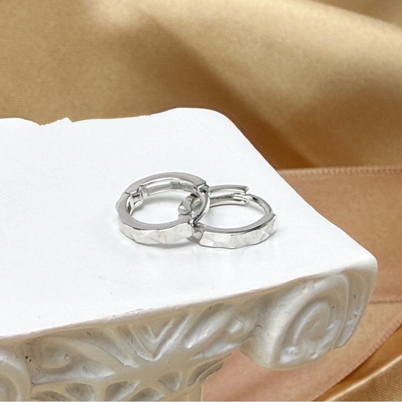 Silver Diamond Cut Hoops Earrings/Cartilage Hoops- 10mm Silver SH037 - Picture 1 of 8